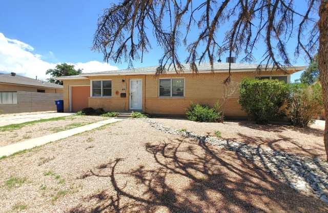 Quaint 3 Bedroom 2 Bathroom Home In The NE! Gallery 1