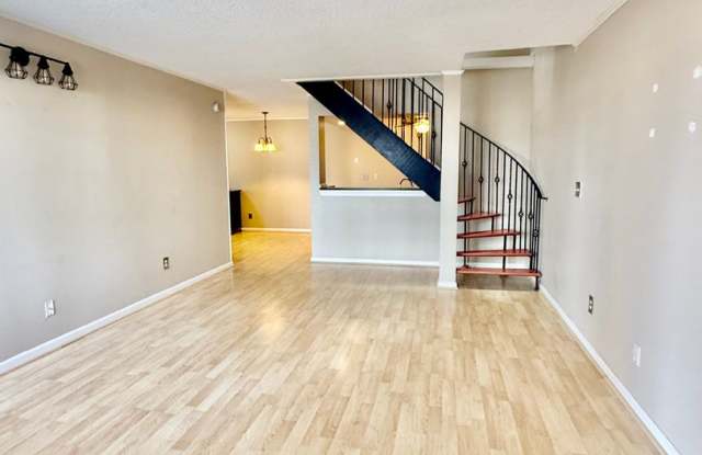 2BD/2BA Condo in Greenbrier Neighborhood of Chesapeake - Backs up to Golf Course, Walking Trails! photos photos