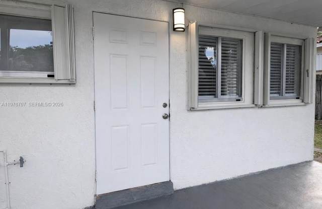 987 NE 131 St photos photos