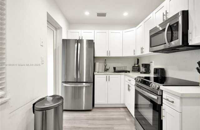 300 NW 82nd Ter photos photos