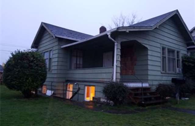 Lower Level Apartment - 1027 5th Street, Bremerton, WA 98337