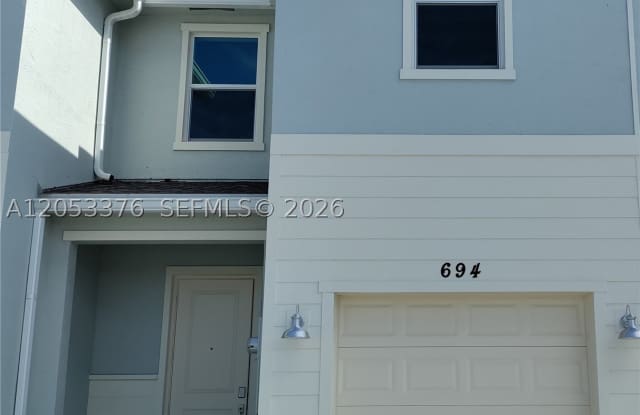 694 SE Lake Falls St Gallery 2