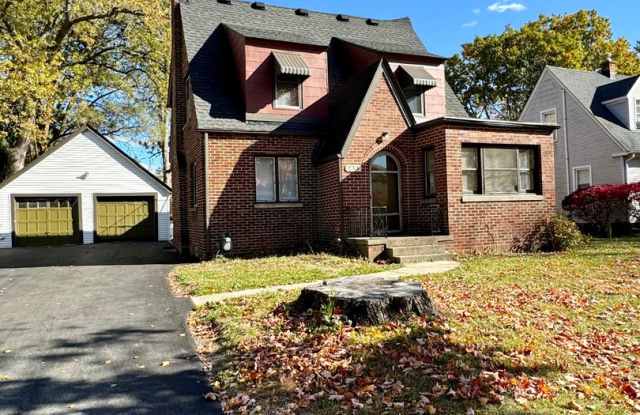 Charming Rental Home in Lakewood Neighborhood | Flexible Move-in Date - 233 Highlake Avenue, Ann Arbor, MI 48103