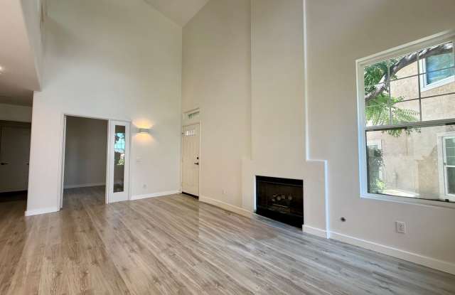 Updated 3 Bed, 3 Bath Condo in Carmel Mountain Ranch with 2-Car Garage Gallery 3