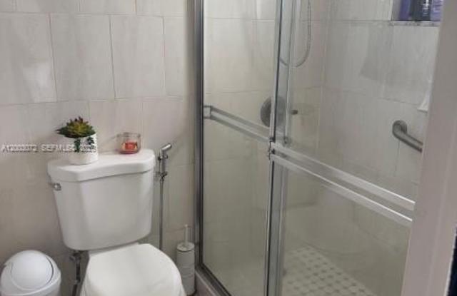 6825 W Flagler St photos photos