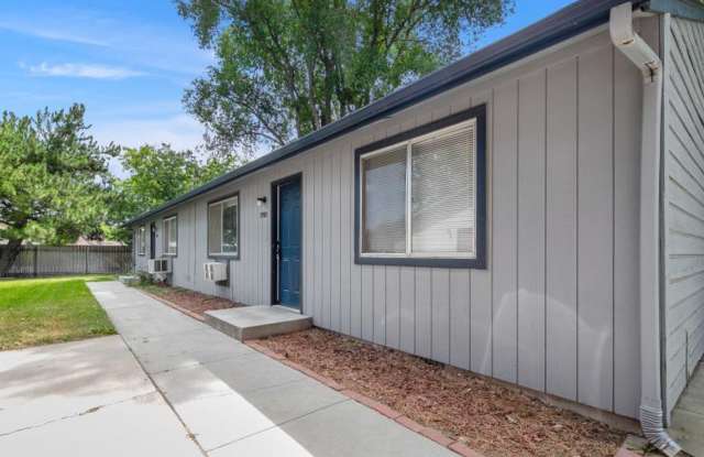 Spacious 2 Bedroom Duplex _ Pet Friendly! photos photos