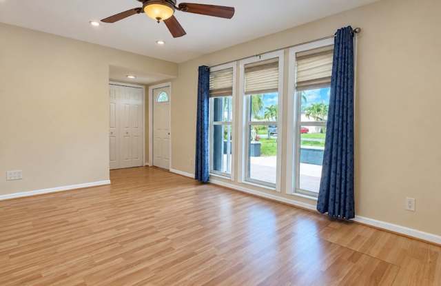 3 Bedroom/2 Bathroom Home with Pool Gallery 4