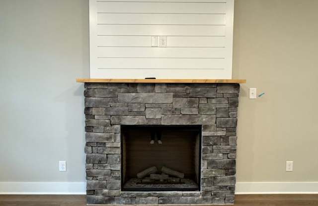 Maryville 37803 - 4 bedroom, 2.5 bath home with a 2-car garage - Contact Jackie Mills (865) 748-2851 Gallery 3