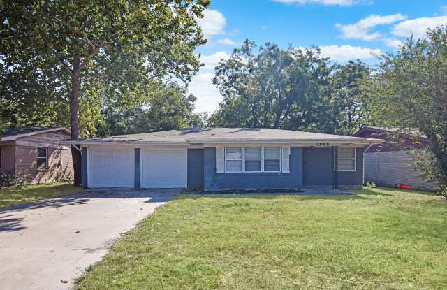 1905 S 17th St photos photos