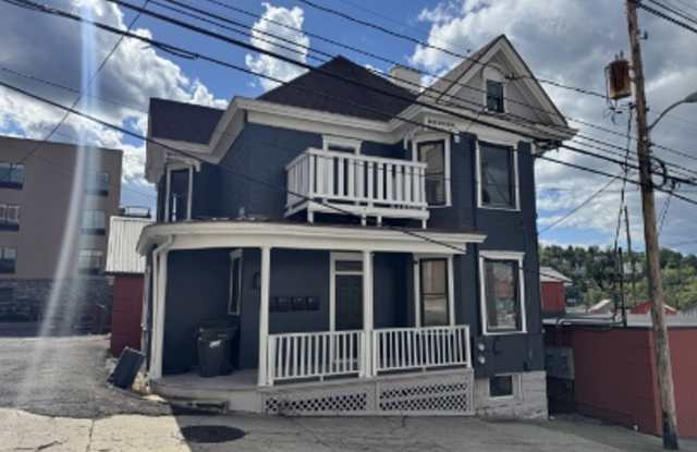 Prime College Location! 124 Fayette - 5 Bedroom Home Gallery 1