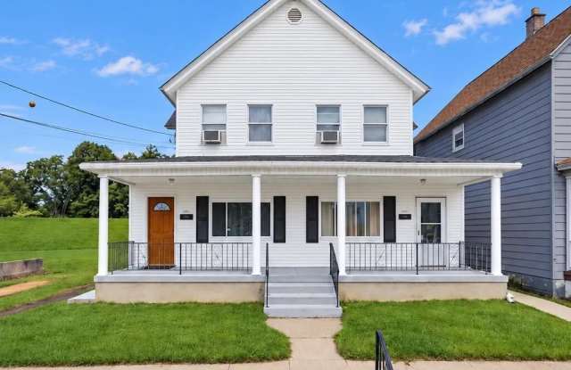 1417-1419 Gardner Avenue Gallery 1