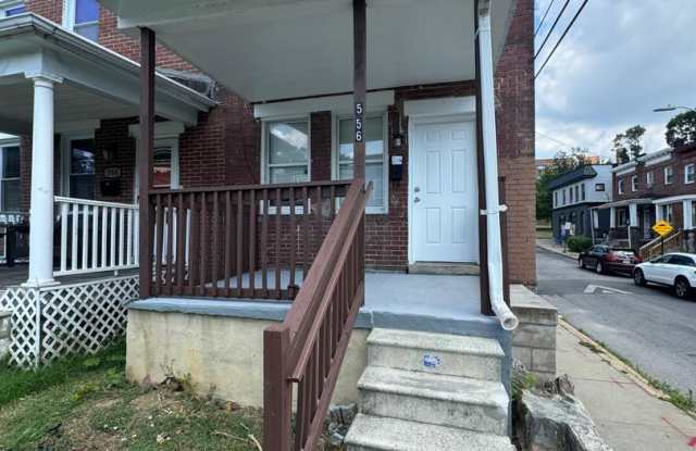 End Unit 3 Bedroom Home with Deck and Yard photos photos