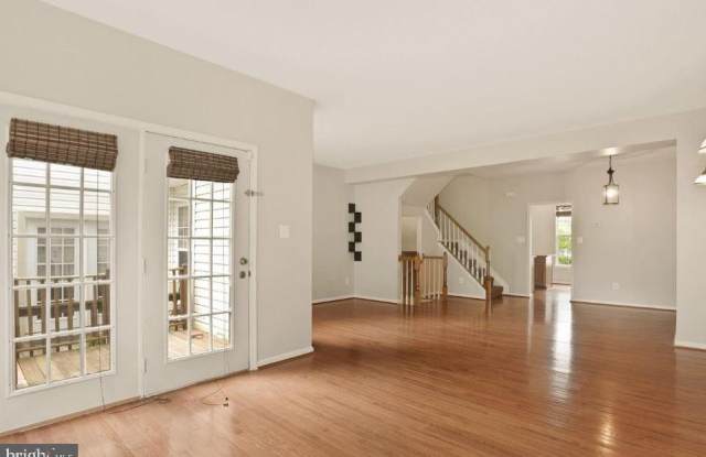 45556 LAKEMONT SQUARE Gallery 4