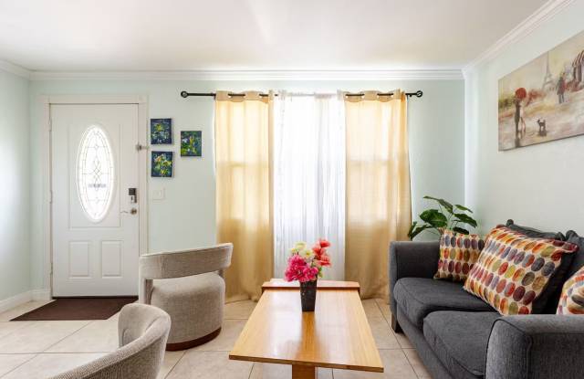 BEAUTIFULLY UPDATED 3-BEDROOM HOME WITH PRIVATE IN-LAW SUITE – PINELLAS PARK, FL Gallery 3