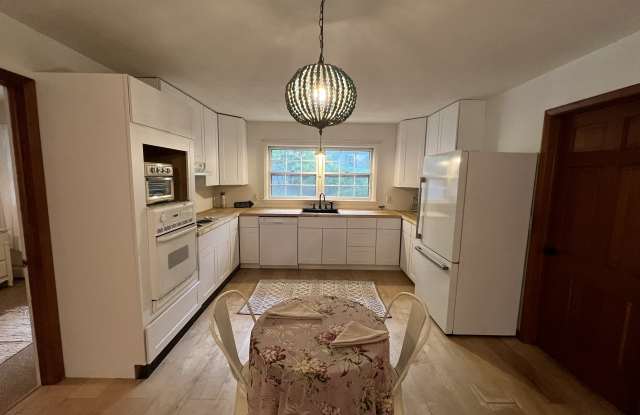 250 Edgewood Dr photos photos