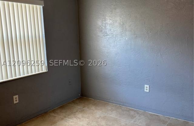 6027 SW 36th Ct Gallery 3
