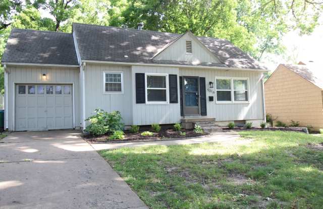 2 Bedroom 1 Bath Home in Roeland Park photos photos