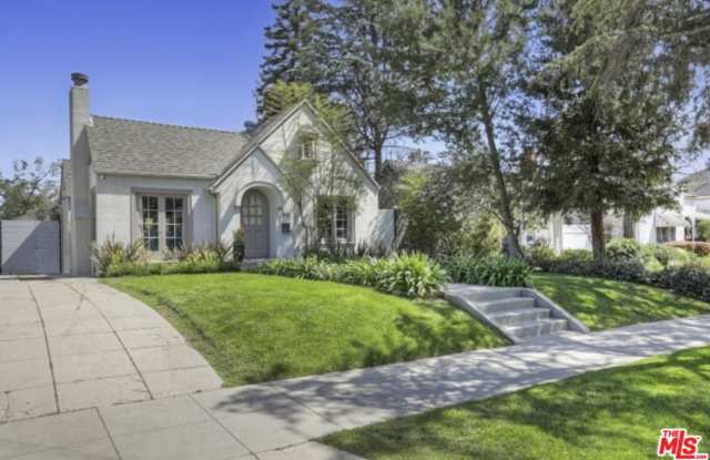 546 North BEACHWOOD Drive Gallery 2