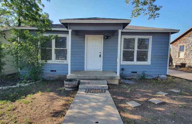 Quaint 2 bedroom 1 bath home available SOON! Gallery 1