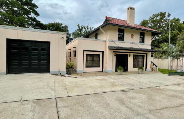 LOVELY CARRIAGE HOME IN THE HEART OF MIDTOWN photos photos