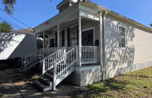 2511 Banks St photos photos