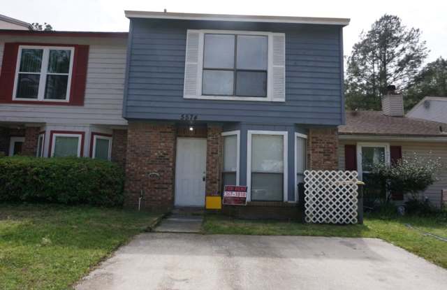Lexington Square Townhome - 5574 Bryner Drive, Jacksonville, FL 32244