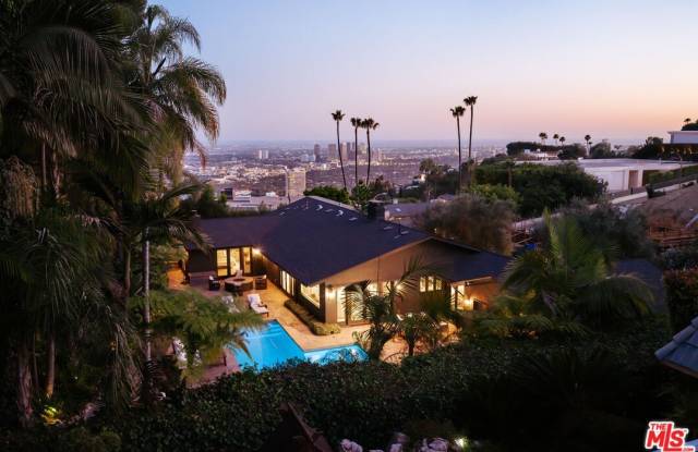 1744 N Doheny Dr photos photos