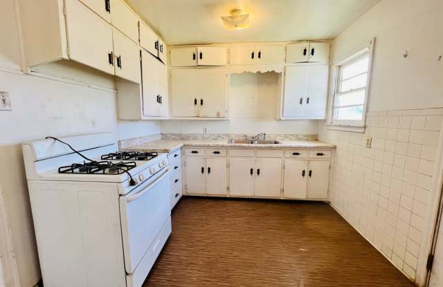 Great 2 Bedroom in Arnett Benson Area Gallery 4