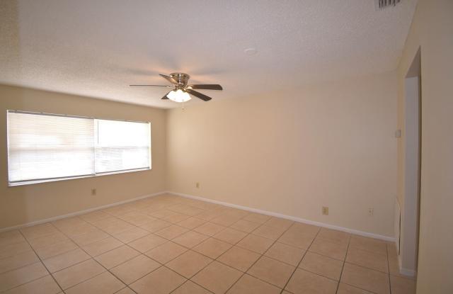 2 Bed/1 Bath, Single Story Duplex in Graceville Apartments Community AVAILABLE NOVEMBER 16th! Gallery 4