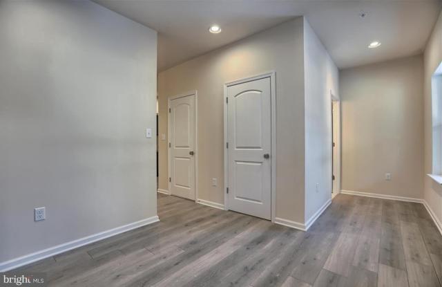 118 HIGH POINTE Drive Gallery 2