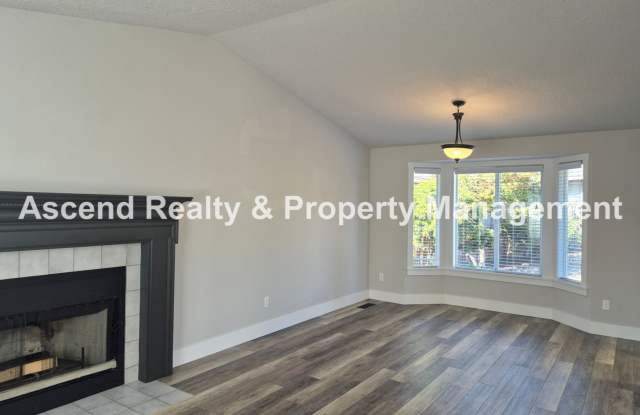 Available NOW!! Updated 2 Level, Fenced Back Yard Like New Inside/Updated Kitchen & Baths 1 Small Pet OK Gallery 3