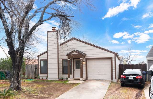 CUTE SMALL HOME 2/1/1 Gallery 2