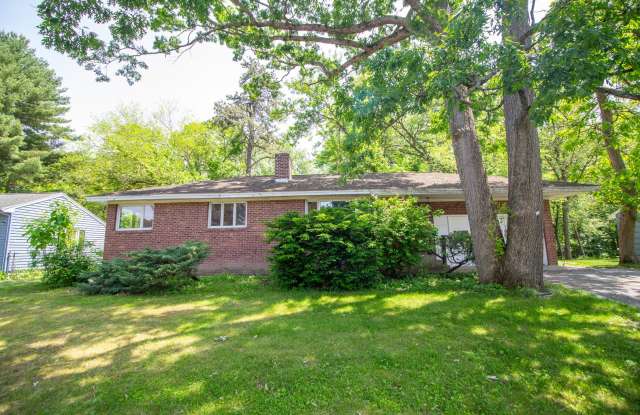 3 BR 1BA Ranch - South Colonie Schools Gallery 4
