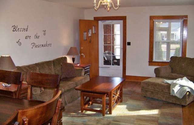 Furnished Two Bedrm, Brick Cottage in Mid-Town Paducah - 1200.00 inc. utilities and lawn care photos photos