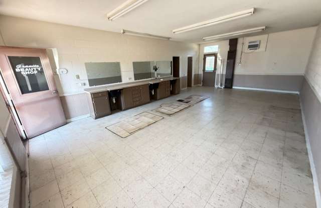 Beauty Salon/Retail Space For Rent photos photos Beauty Salon/Retail Space For Rent photos photos