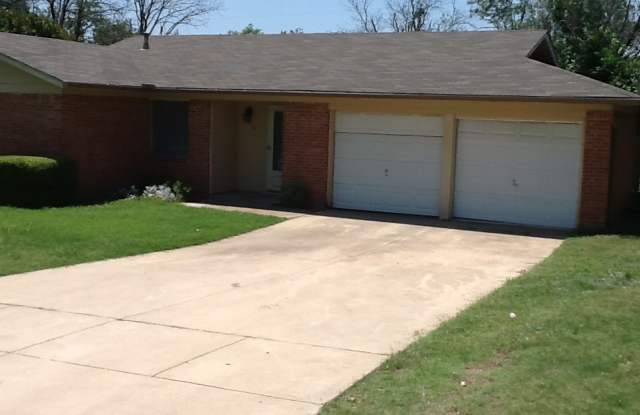 Adorable 3 bedroom, 2 bath home in Aledo photos photos