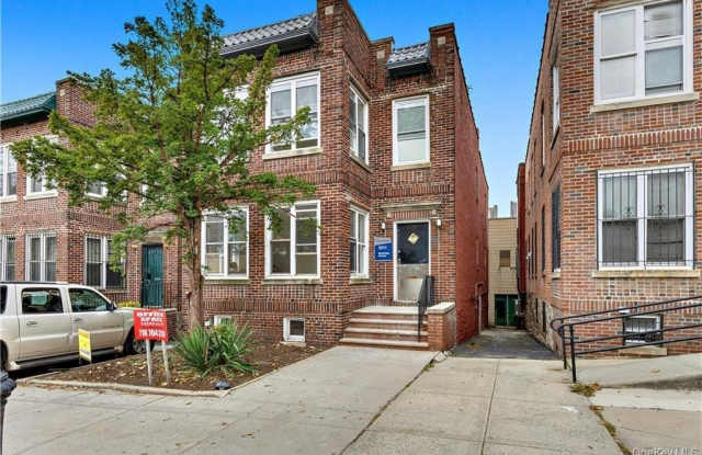 3311 Bainbridge Avenue Gallery 1