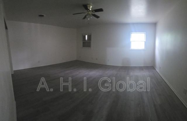 903 N Polk St Gallery 2