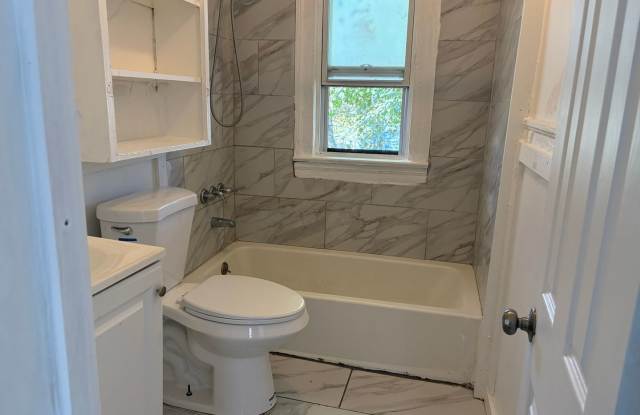 Charming 2BR Duplex in Rochester Gallery 4