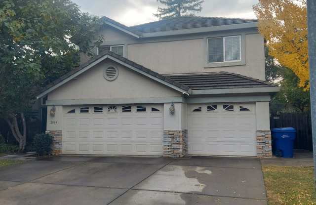 Large 5 bedroom, 3 bath home in the heart of Carmichael with 3 car garage, pool and more! photos photos