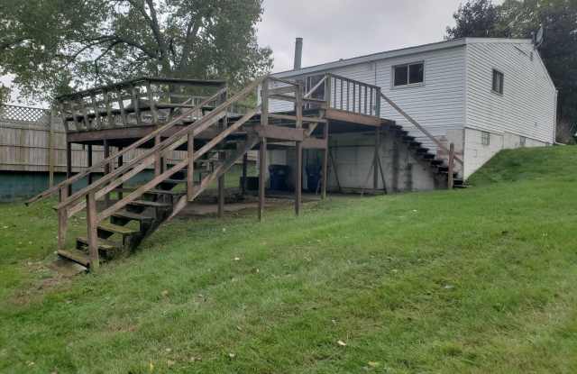 Bayfront 2 bed House with Huge Yard in July Gallery 3