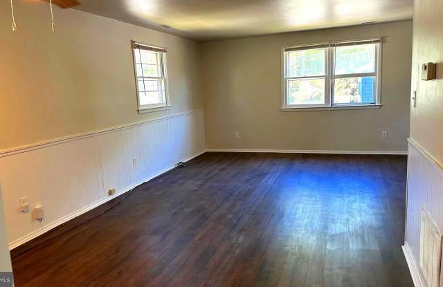 257 EVERGREEN Avenue Gallery 2
