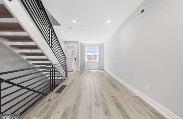 1517 N MARSTON Street Gallery 4