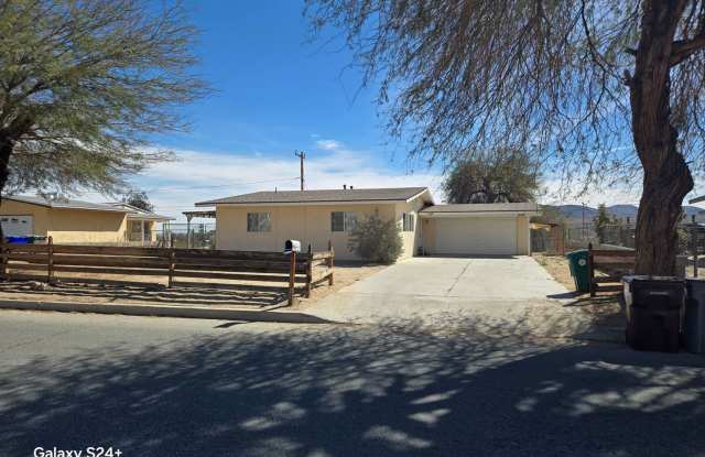 Welcome to your 3 bedroom 1.5 bath home Available Now! photos photos