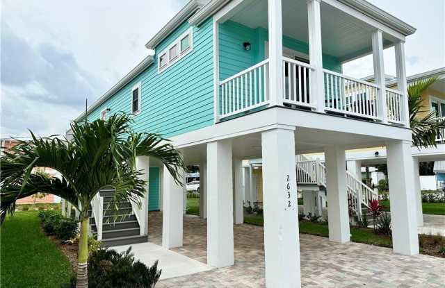 2632 NE Pelican Way Gallery 1
