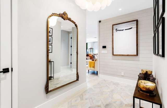 401 WORTH Avenue Gallery 1