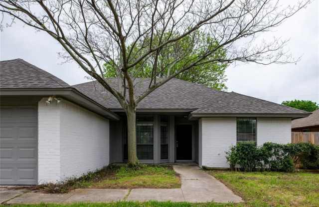 709 Parkview Drive - 709 Parkview Drive, Burleson, TX 76028