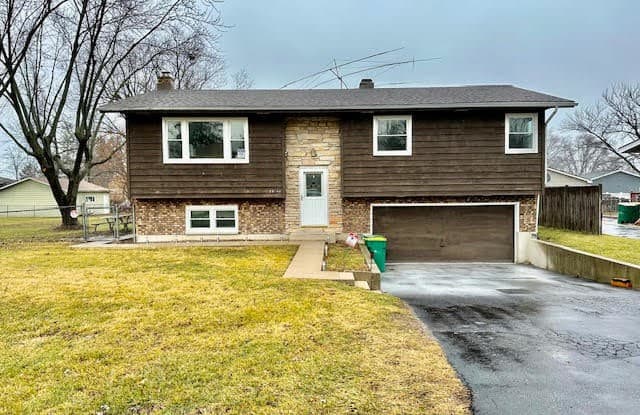 25640 W Glade Drive - 25640 West Glade Drive, Fox Lake Hills, IL 60046