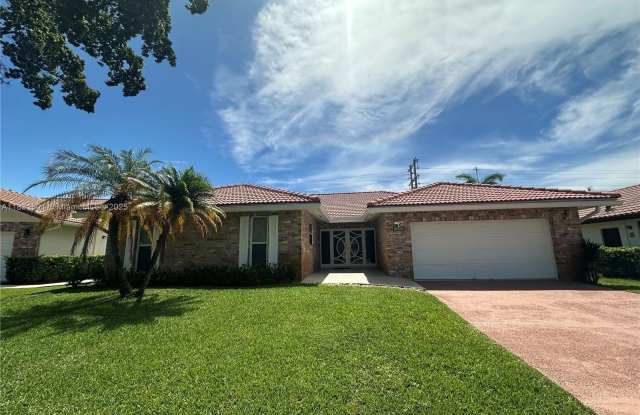 4205 NW 69th Ter photos photos