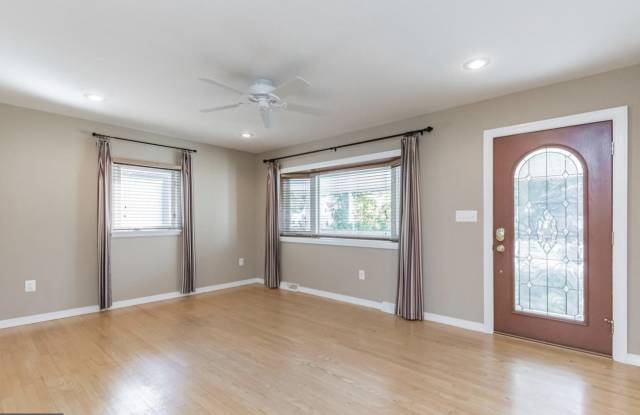 8065 Woodholme Circle Gallery 4